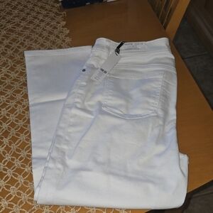 BRAND NEW CHICO'S SO SLIMMING MS GIRLFRIEND CROP PANTS WHITE SIZE 1.5
